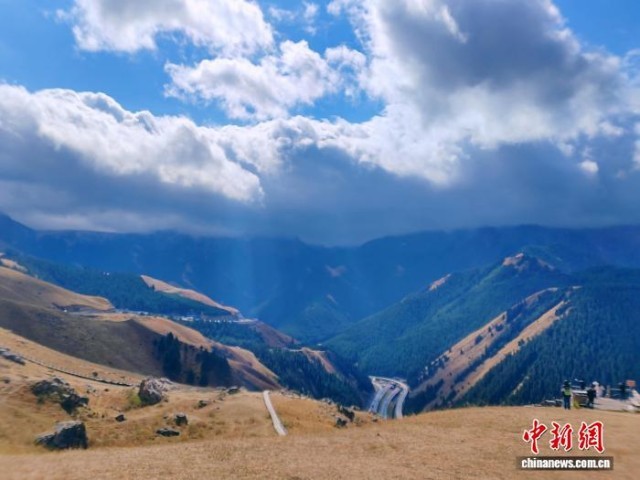 雨后新疆果子溝景區猶如水墨畫