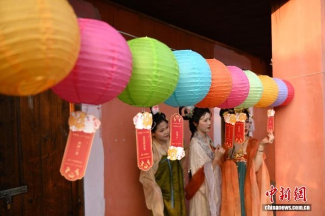 福州：民眾沉浸式體驗中秋民俗活動